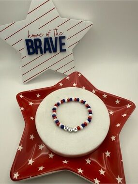 Patriotic USA Bracelet 7” Stretch – Preciosa Czech Glass Beads – Silver USA